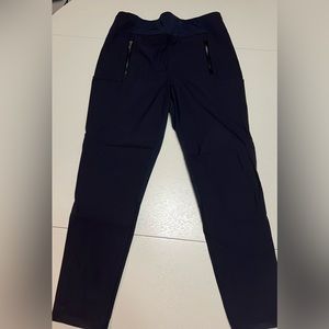 Athleta Headlands Hybrid pant. Black. Size 14.